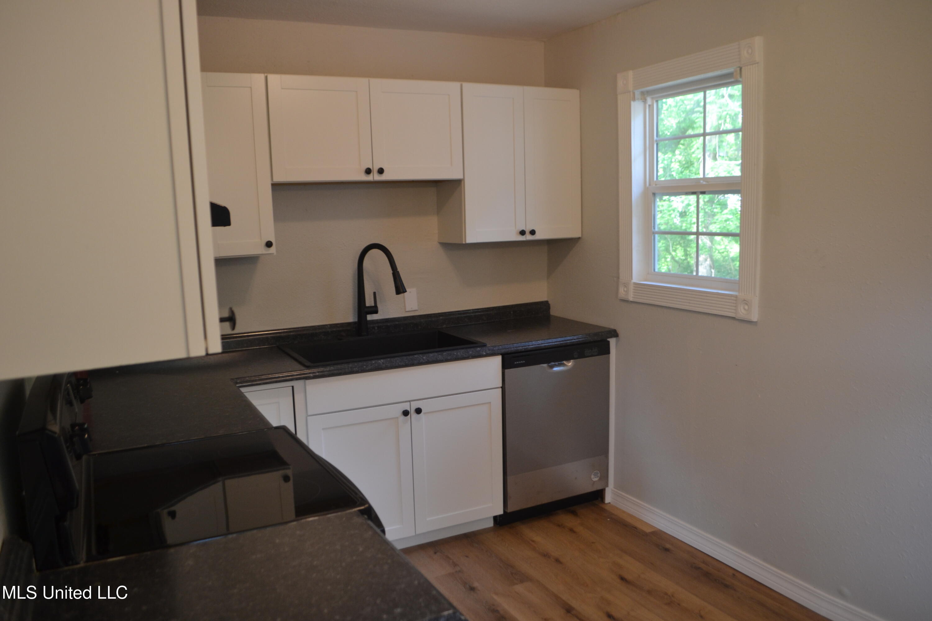 4848 Devon Street Moss Point, MS 39563 - Photo 6 of 20 DSC_0403