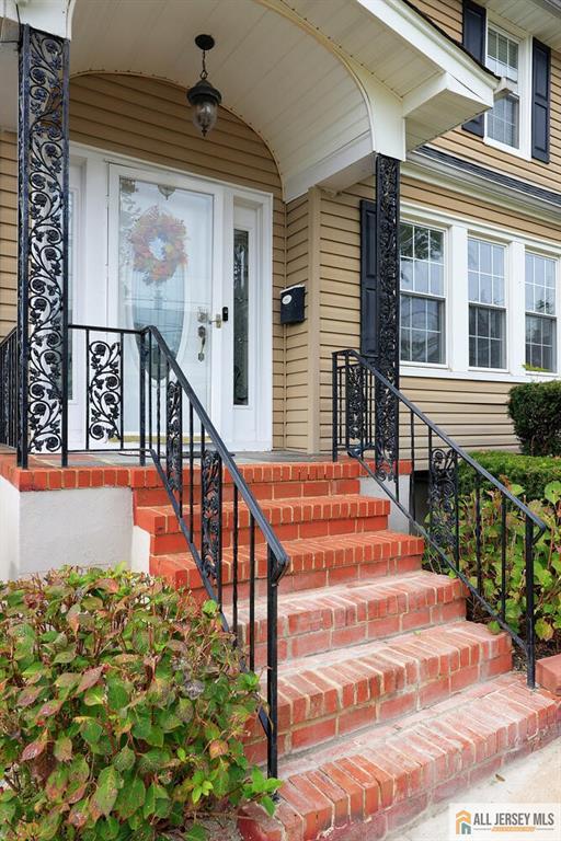 23 Edgegrove Street Edison, NJ 08837 - Photo 4 of 34 a balcony with lots of green space and plants