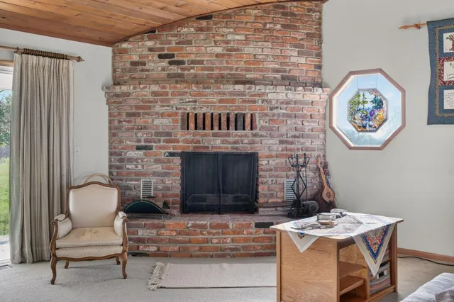 a close view of sink and tap