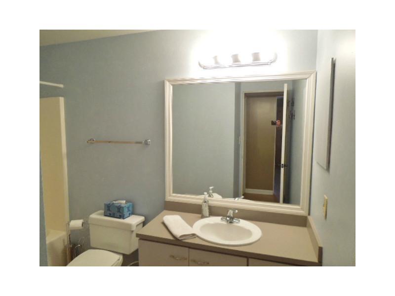 1503 Kenzie Road, Unit 1503 Pittsburgh, PA 15205 - Photo 22 of 25 Full Bath.