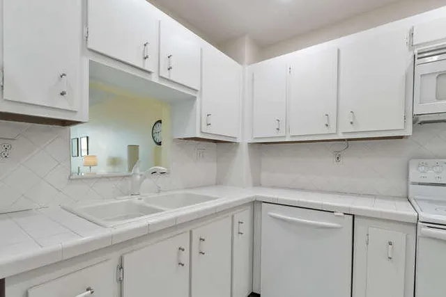 $2,500 | 3540 South Ocean Boulevard, Unit 805, South Palm Beach, FL 33480