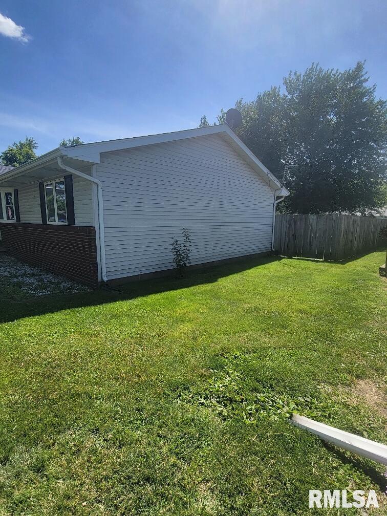 1917 Scarbrough Road Springfield, IL 62702 - Photo 3 of 34