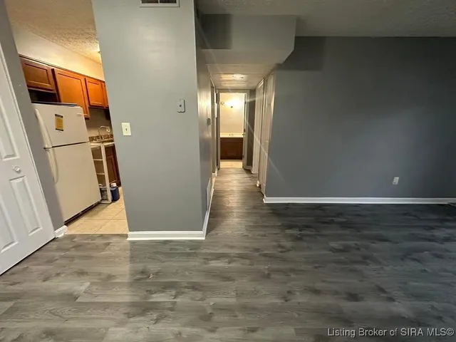 $750 | 270 North School Street, Pekin, IN 47165