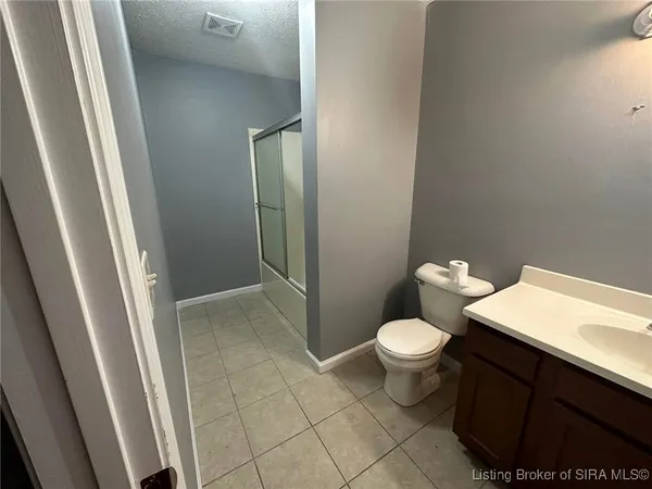 $800 | 270 North School Street, Pekin, IN 47165