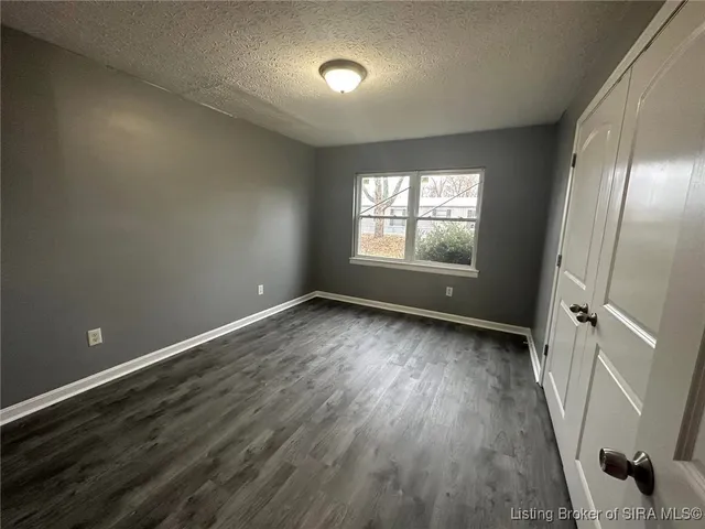 $750 | 270 North School Street, Pekin, IN 47165