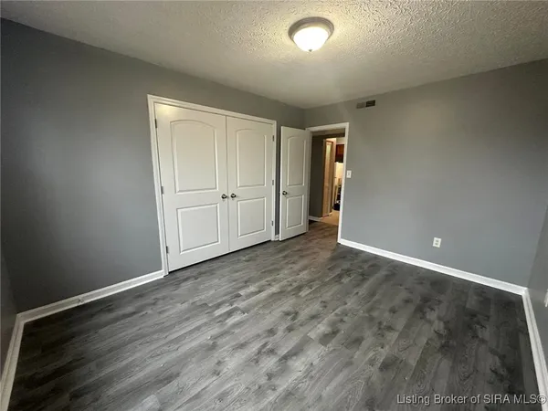 $800 | 270 North School Street, Pekin, IN 47165