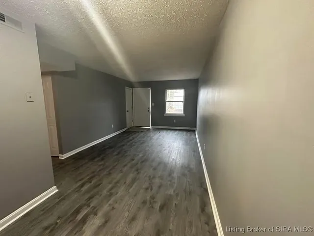 $750 | 270 North School Street, Pekin, IN 47165