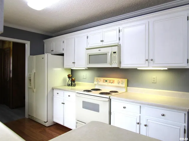 $284,000 | 1253 County Road 800 East, Carmi, IL 62821