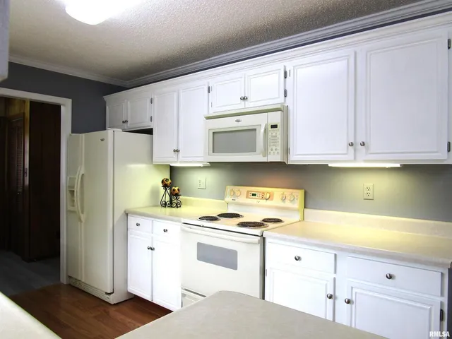 $284,000 | 1253 County Road 800 East, Carmi, IL 62821