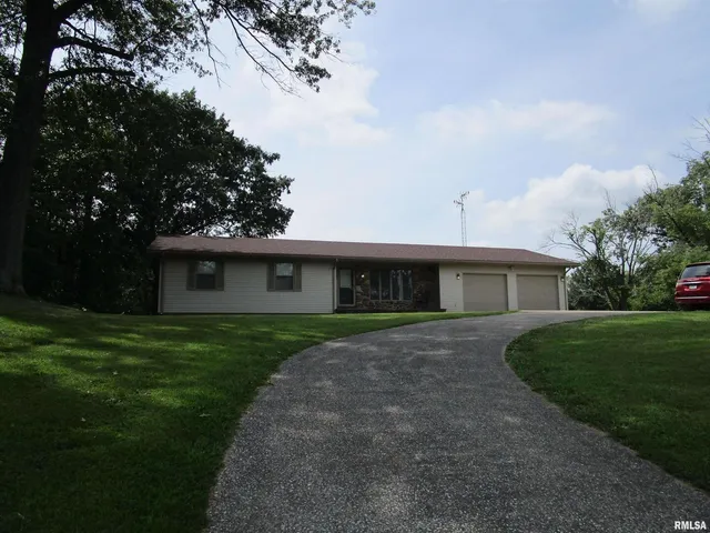 $284,000 | 1253 County Road 800 East, Carmi, IL 62821