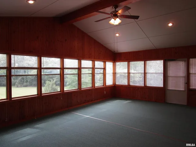 $284,000 | 1253 County Road 800 East, Carmi, IL 62821