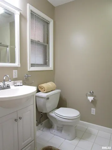 $284,000 | 1253 County Road 800 East, Carmi, IL 62821