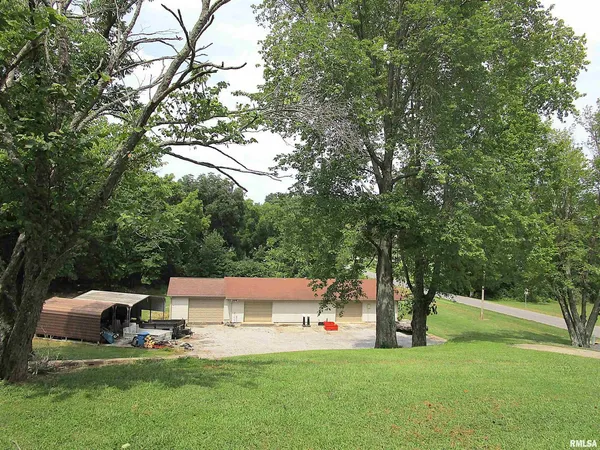 a view of a backyard with green space