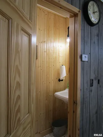 $284,000 | 1253 County Road 800 East, Carmi, IL 62821