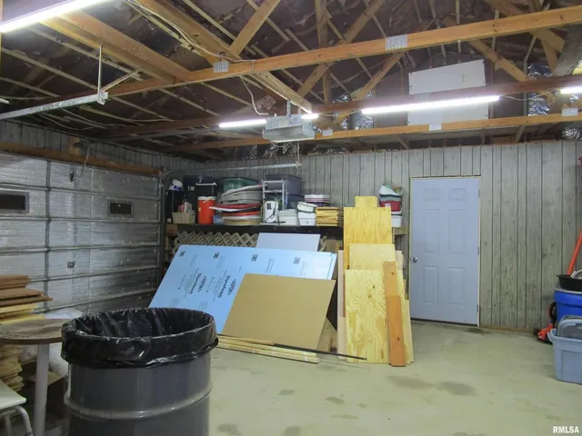 $284,000 | 1253 County Road 800 East, Carmi, IL 62821