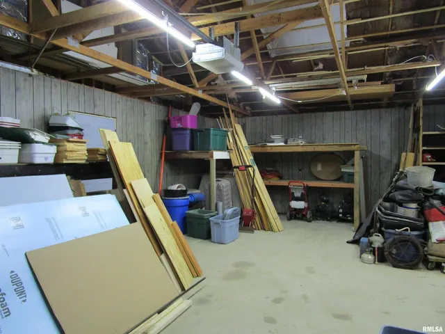 $284,000 | 1253 County Road 800 East, Carmi, IL 62821