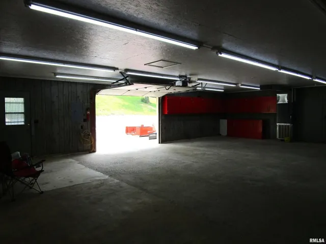 $284,000 | 1253 County Road 800 East, Carmi, IL 62821