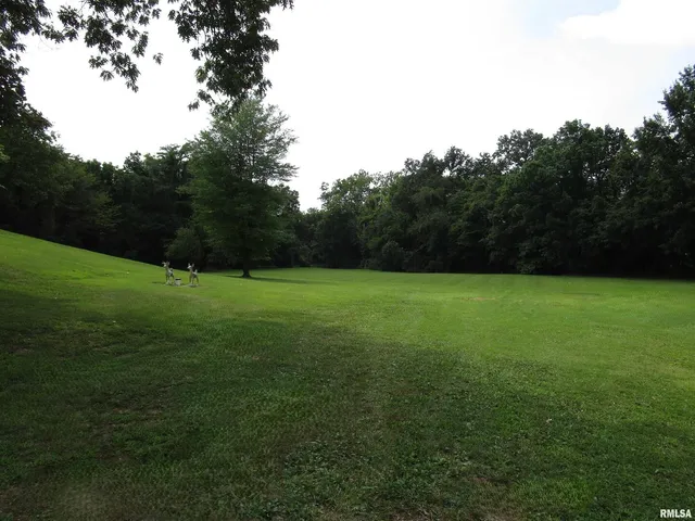 $284,000 | 1253 County Road 800 East, Carmi, IL 62821