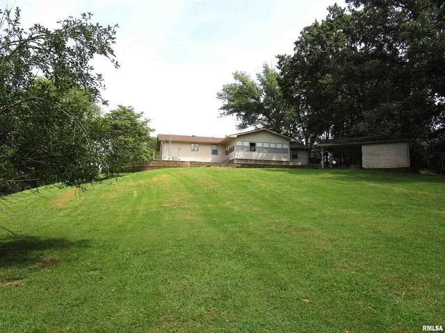 $284,000 | 1253 County Road 800 East, Carmi, IL 62821