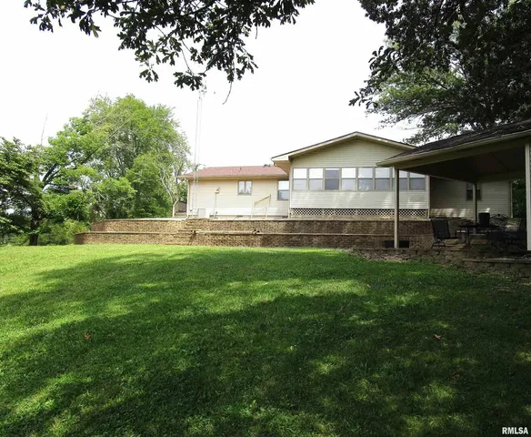 $284,000 | 1253 County Road 800 East, Carmi, IL 62821