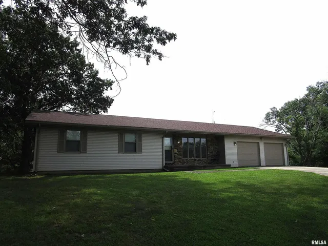 $284,000 | 1253 County Road 800 East, Carmi, IL 62821