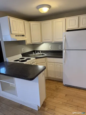 $1,500 | 3 East Pattagansett Road, Unit B, East Lyme, CT 06357