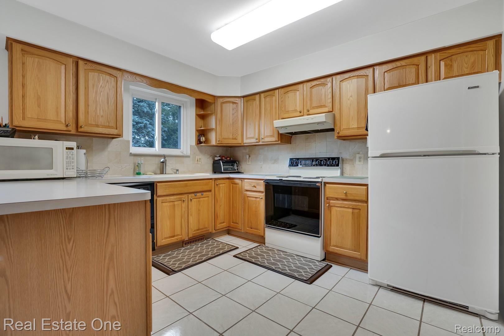 1135 Torpey Road Troy, MI 48083 - Photo 9 of 21 DSC04565.jpg