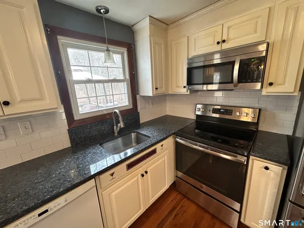 $359,900 | 72 Willie Circle, Tolland, CT 06084