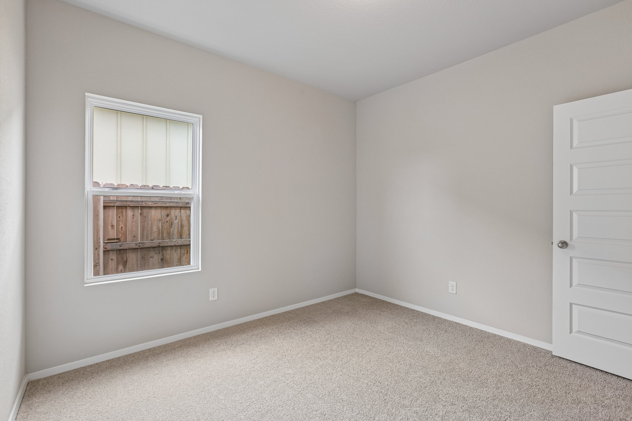5513 Sacra Cove Austin, TX 78747 - Photo 29 of 37 an empty room with a window