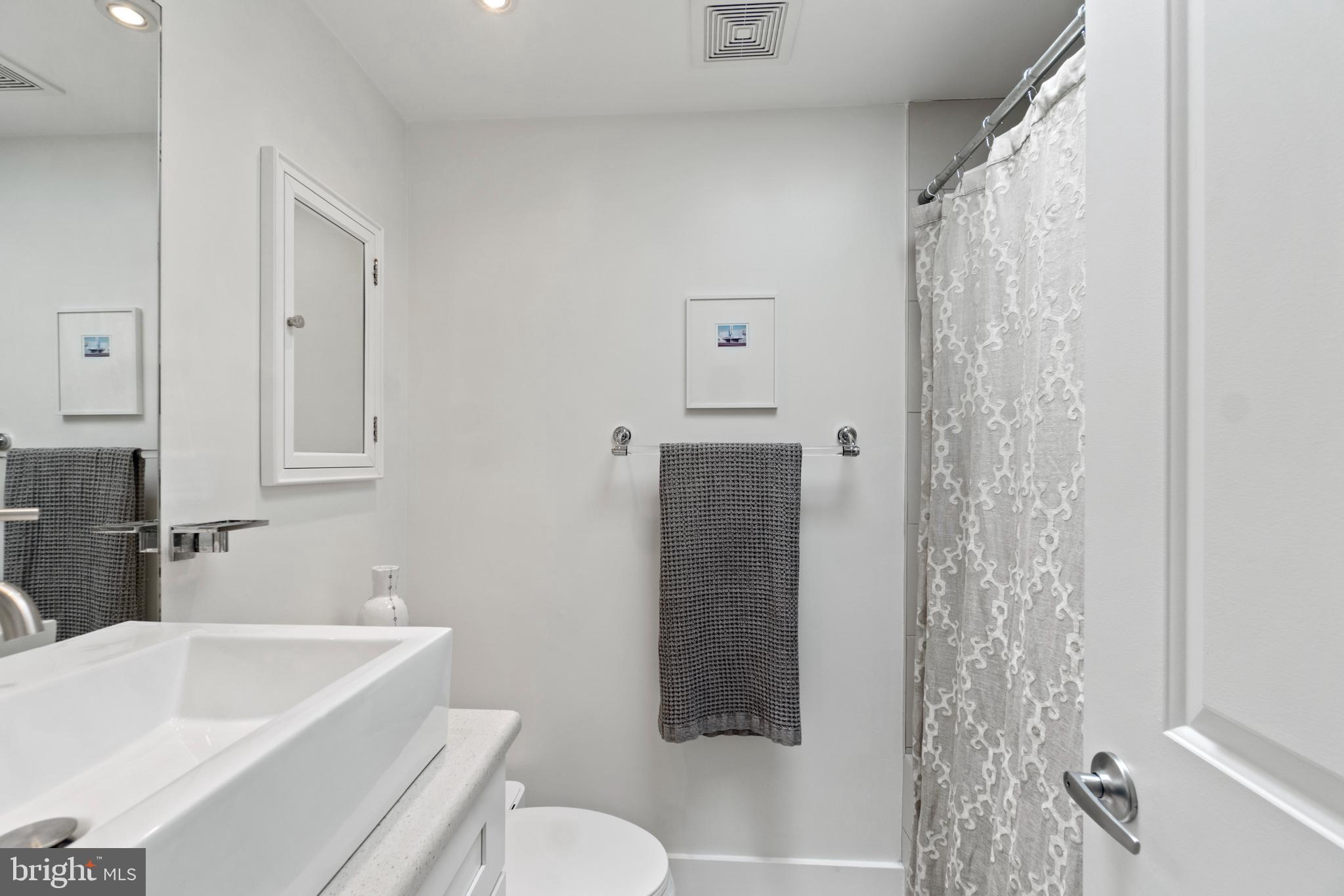 1818 1st Street Northwest, Unit 2 Washington, DC 20001 - Photo 31 of 45 Ensuite bath with jetted tub