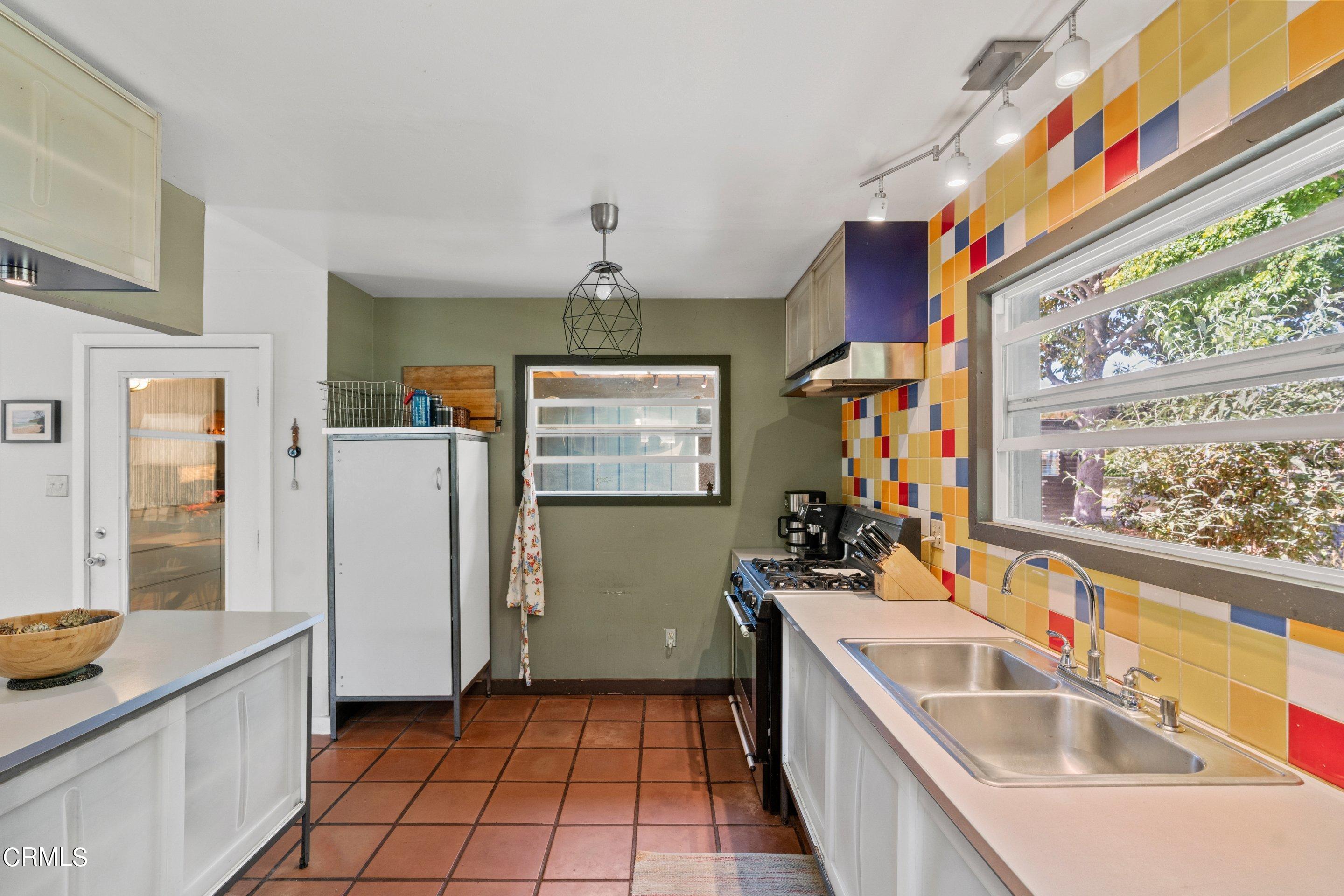 1860 Volk Avenue Long Beach, CA 90815 - Photo 14 of 47 1860_volk_ave_6b