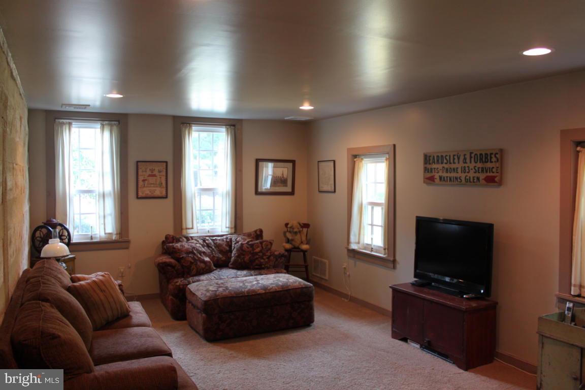 2130 Landis Valley Road Lancaster, PA 17601 - Photo 10 of 41