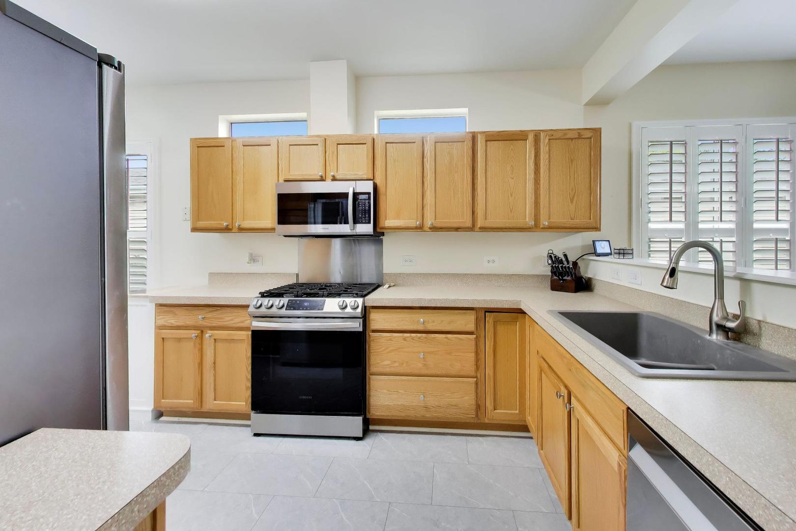 3407 Stretch Run Road Grayslake, IL 60030 - Photo 5 of 37 Gallery Image 5
