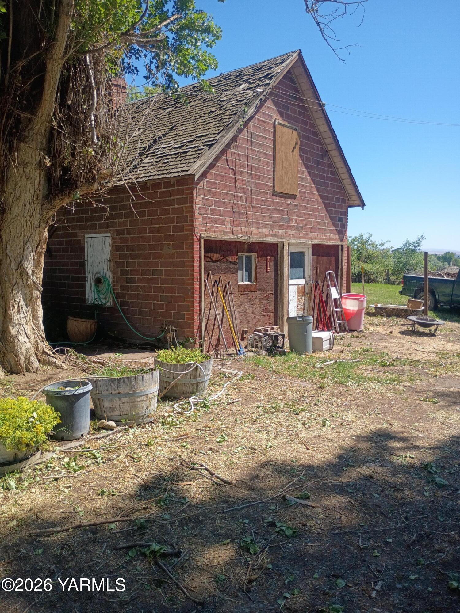 31 North McLean Road Sunnyside, WA 98944 - Photo 15 of 17 degraaf brick shop