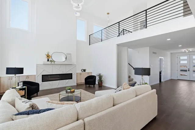 $975,000 | 6589 Blackbird Lane, Bettendorf, IA 52722