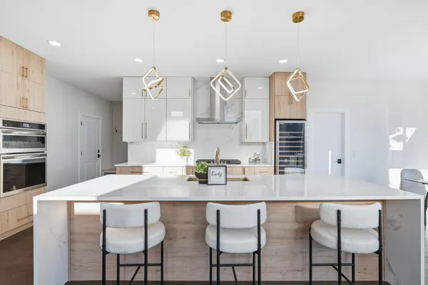 $975,000 | 6589 Blackbird Lane, Bettendorf, IA 52722