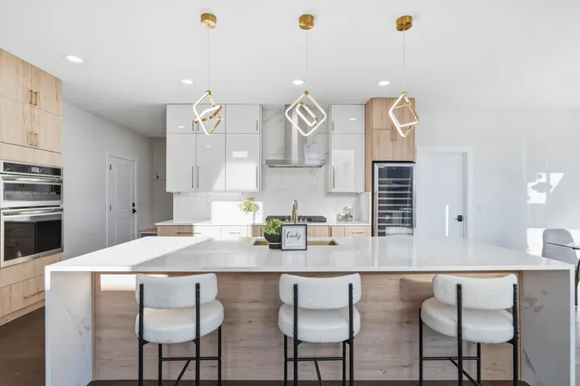 $975,000 | 6589 Blackbird Lane, Bettendorf, IA 52722