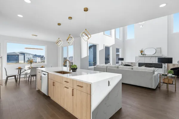 $975,000 | 6589 Blackbird Lane, Bettendorf, IA 52722