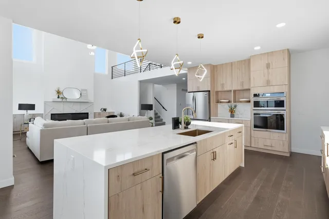 $975,000 | 6589 Blackbird Lane, Bettendorf, IA 52722