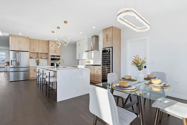 $975,000 | 6589 Blackbird Lane, Bettendorf, IA 52722