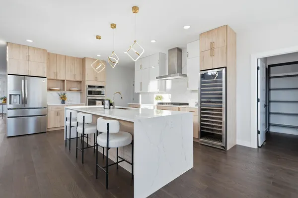 $975,000 | 6589 Blackbird Lane, Bettendorf, IA 52722