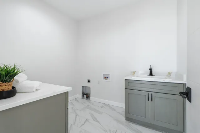 $975,000 | 6589 Blackbird Lane, Bettendorf, IA 52722