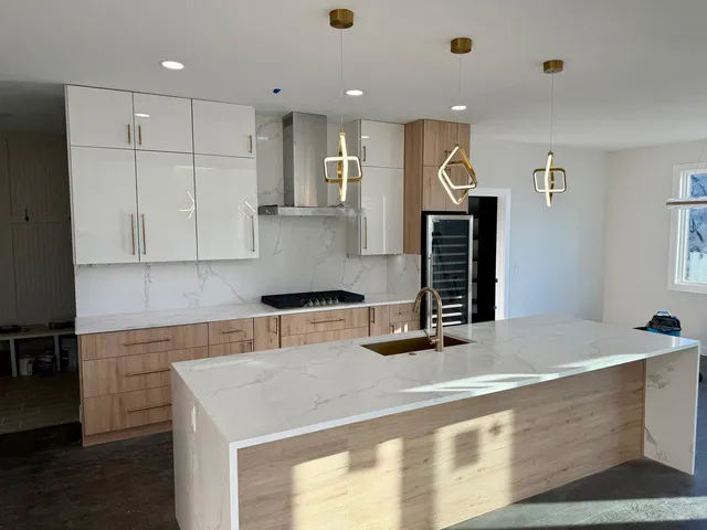 $975,000 | 6589 Blackbird Lane, Bettendorf, IA 52722