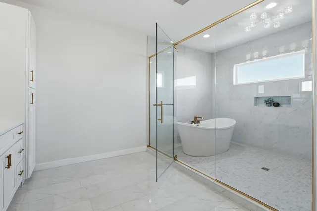 $975,000 | 6589 Blackbird Lane, Bettendorf, IA 52722