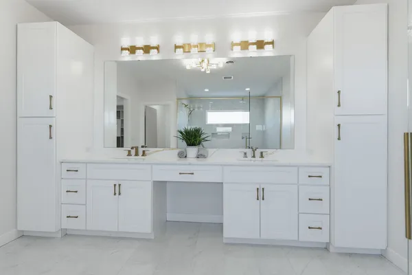 $975,000 | 6589 Blackbird Lane, Bettendorf, IA 52722