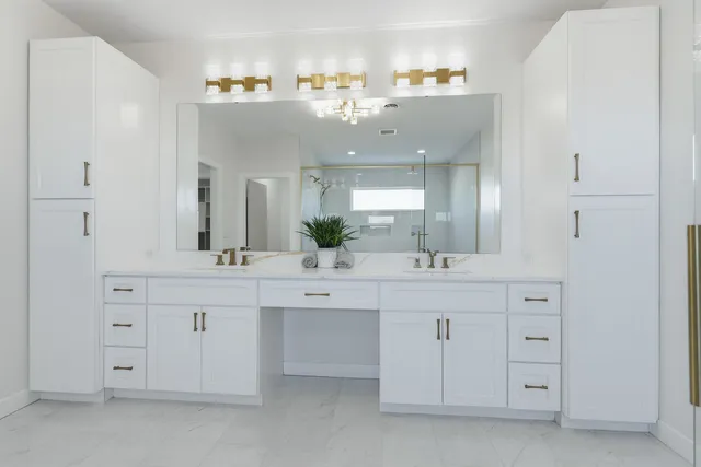 $975,000 | 6589 Blackbird Lane, Bettendorf, IA 52722