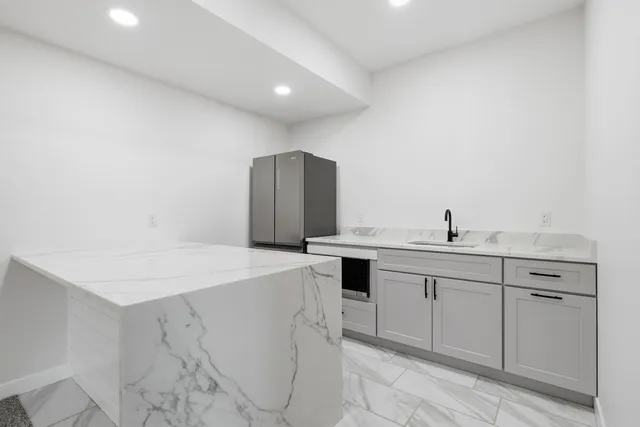 $975,000 | 6589 Blackbird Lane, Bettendorf, IA 52722