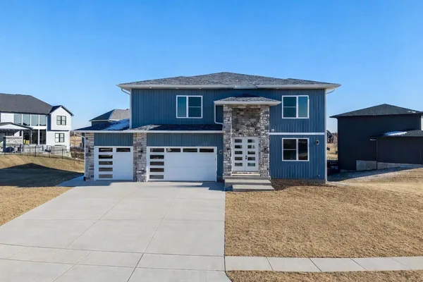 $975,000 | 6589 Blackbird Lane, Bettendorf, IA 52722
