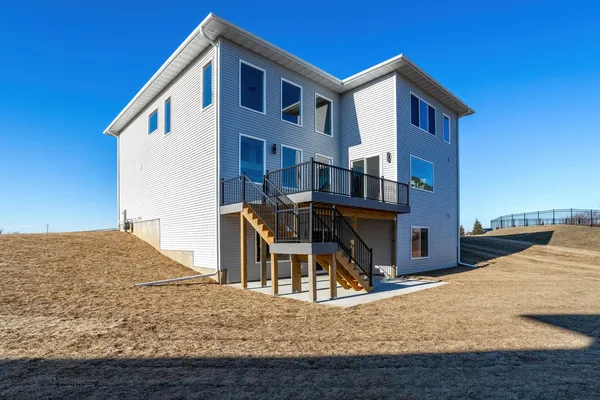 $975,000 | 6589 Blackbird Lane, Bettendorf, IA 52722