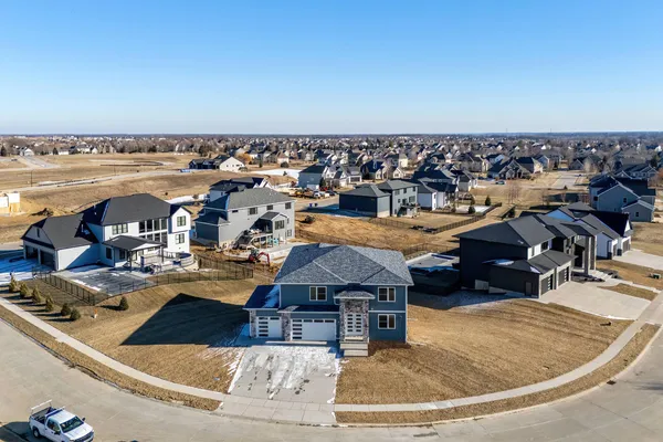 $975,000 | 6589 Blackbird Lane, Bettendorf, IA 52722